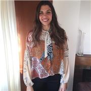 Maestra de primaria imparte clases de refuerzo en todas las materials de educación primaria